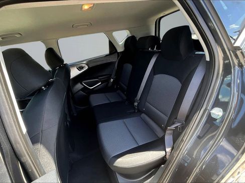 Used 2025 Kia Soul LX w/ LX Technology Package FWD image 23