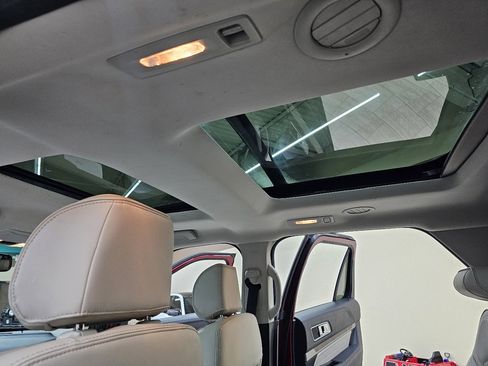 Used 2016 Ford Explorer Platinum image 42