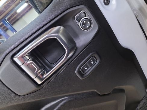 New 2026 Jeep Wrangler Unlimited Rubicon image 12