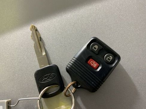 Used 2010 Ford E-350 and Econoline 350 XLT image 41