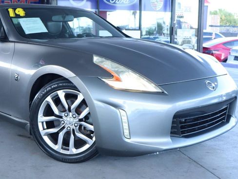 Used 2014 Nissan 370Z Touring RWD image 2