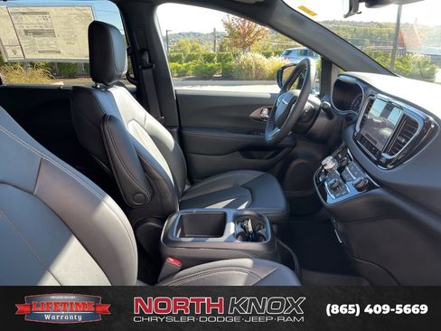 New 2026 Chrysler Voyager LX image 27