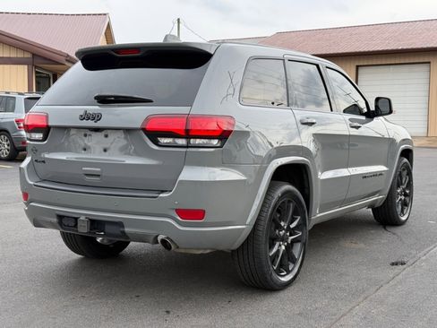 Used 2022 Jeep Grand Cherokee Laredo X image 8