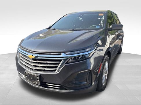 Used 2022 Chevrolet Equinox LS w/ LS Convenience Package FWD image 2