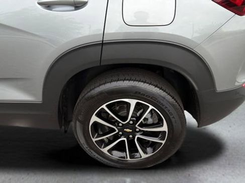 Used 2025 Chevrolet TrailBlazer LT AWD/4WD image 34
