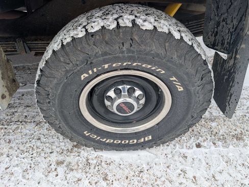 Used 1994 GMC Suburban 2500 image 8