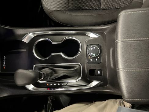 Used 2023 Chevrolet Traverse LT image 28