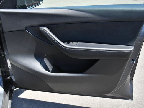 Used 2022 Tesla Model Y Performance AWD/4WD image 39