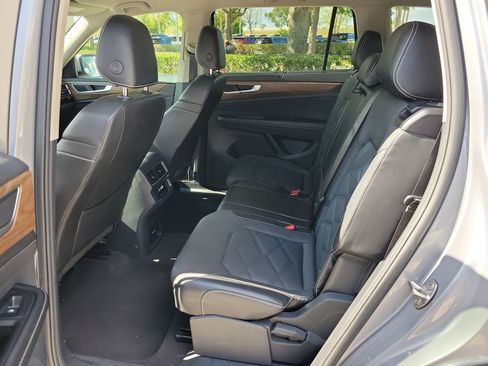 Used 2024 Volkswagen Atlas SE image 11