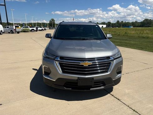 Used 2023 Chevrolet Traverse LT FWD image 9