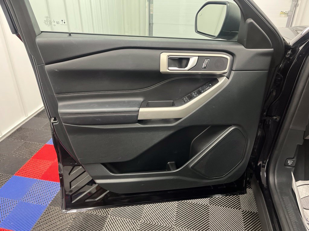 Used 2023 Ford Explorer XLT w/ Equipment Group 202A AWD/4WD image 21