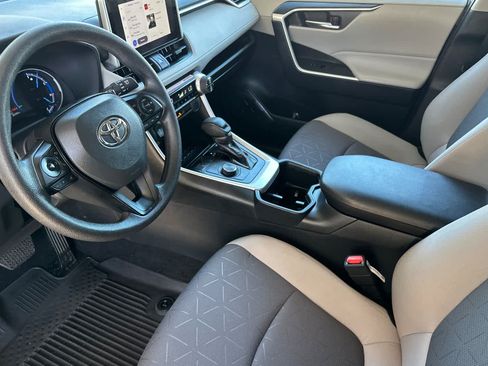 Used 2024 Toyota RAV4 XLE AWD/4WD image 11