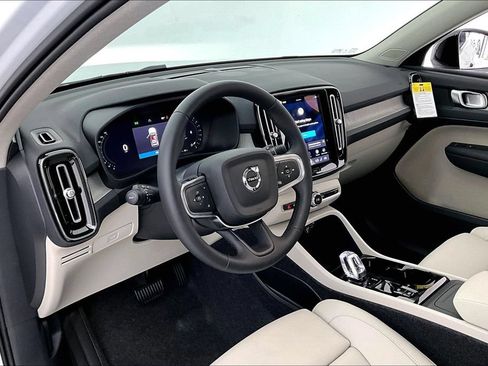 New 2026 Volvo XC40 B5 Plus w/ Protection Package Premier AWD/4WD image 19