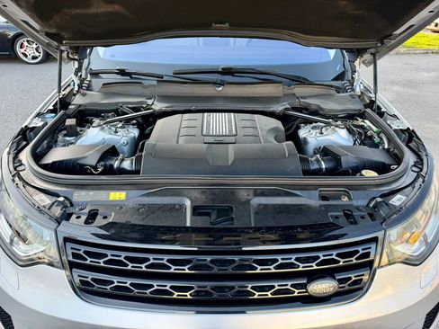 Used 2019 Land Rover Discovery HSE image 9