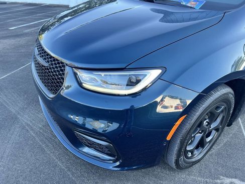 Used 2023 Chrysler Pacifica Touring-L w/ S Appearance Package image 10