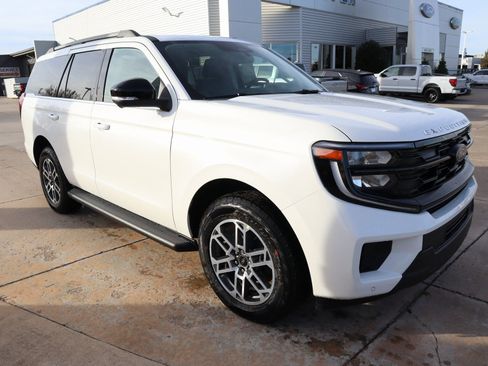 New 2025 Ford Expedition Active image 1