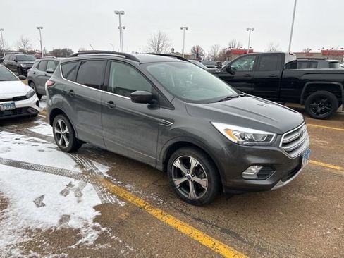 Used 2017 Ford Escape SE w/ Equipment Group 201A image 5