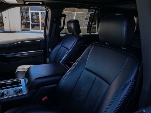 Used 2019 Ford Expedition XLT w/ Equipment Group 202A AWD/4WD image 15