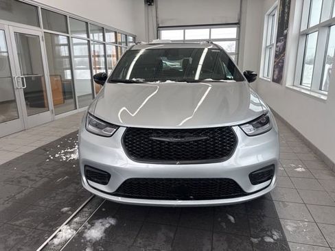 New 2026 Chrysler Pacifica Limited w/ S Appearance Package AWD/4WD image 2