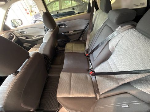 Used 2023 Nissan Rogue SV image 12