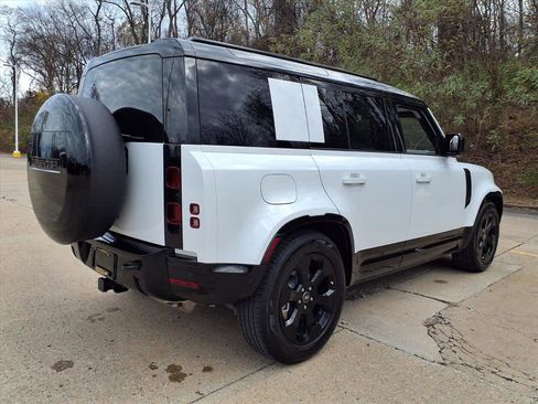 Used 2025 Land Rover Defender 110 X-Dynamic SE image 7