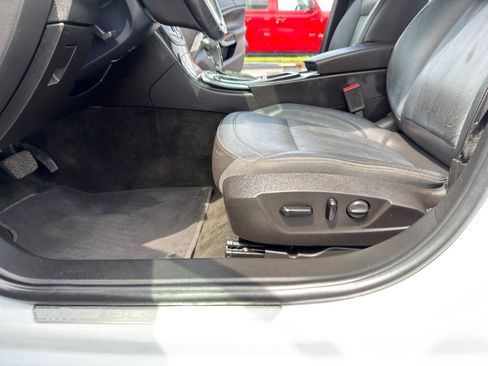 Used 2017 Buick Regal Sport Touring FWD image 22