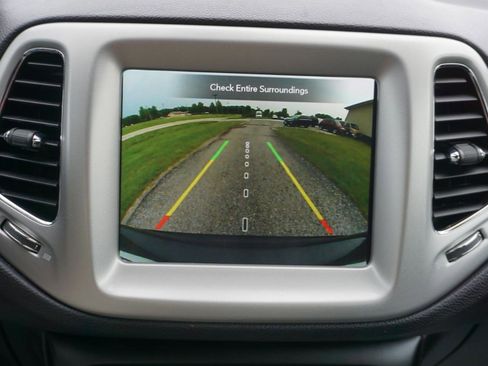 Used 2021 Jeep Compass Latitude FWD image 12