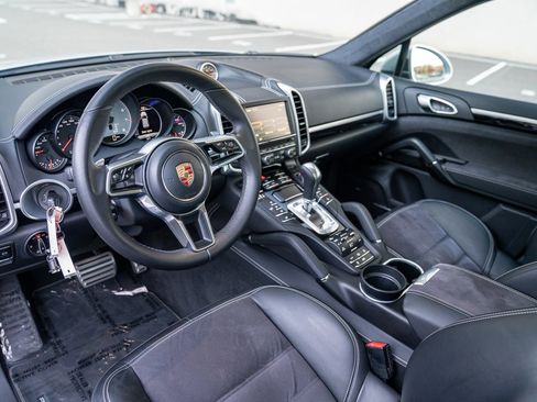 Used 2016 Porsche Cayenne GTS image 4