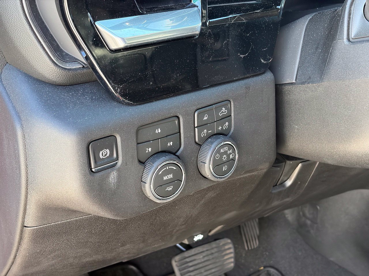 Used 2026 Chevrolet Silverado 2500 LT w/ All Star Edition AWD/4WD image 8