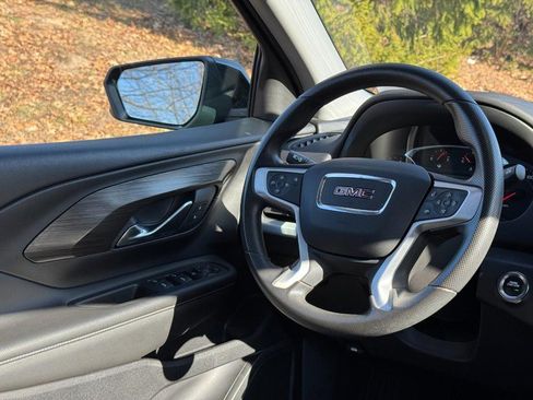 Used 2022 GMC Terrain SLE w/ Driver Convenience Package image 12