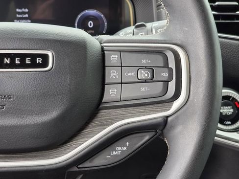 Used 2022 Jeep Wagoneer Series III RWD image 28