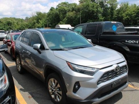 Used 2022 Toyota RAV4 Limited AWD/4WD image 2