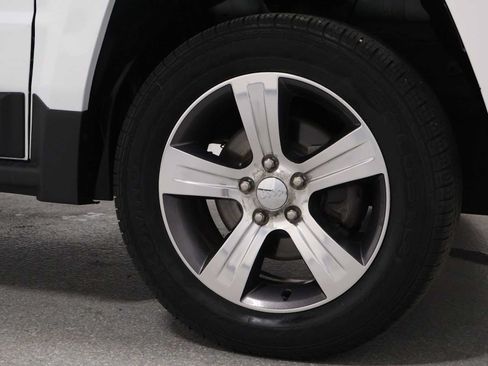 Used 2017 Jeep Patriot High Altitude AWD/4WD image 12
