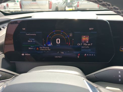 Used 2025 Chevrolet Traverse LT w/ Sun and Wheel Package FWD image 15