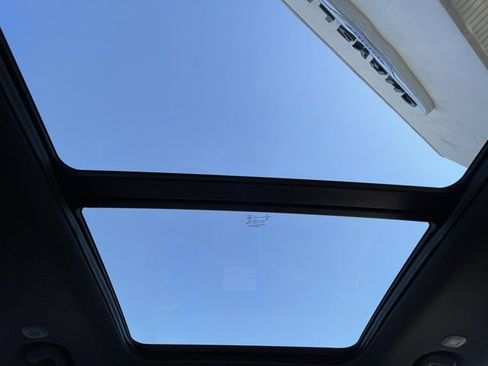 Used 2023 Jeep Grand Cherokee Limited w/ Luxury Tech Group II image 25