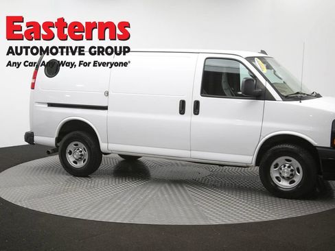 Used 2021 Chevrolet Express 3500 w/ Driver Convenience Package RWD image 43
