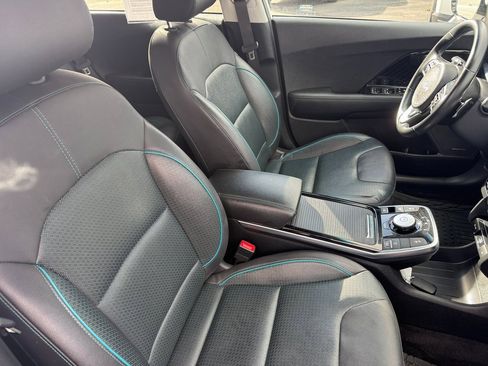 Used 2022 Kia Niro EX Premium image 15