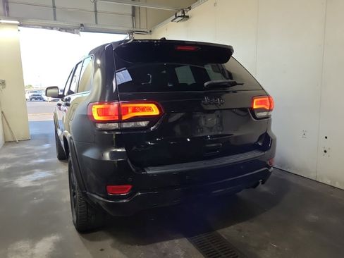 Used 2021 Jeep Grand Cherokee Laredo X AWD/4WD image 4