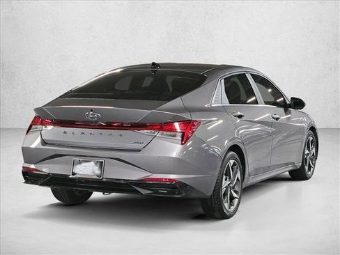 Used 2022 Hyundai Elantra Limited image 5