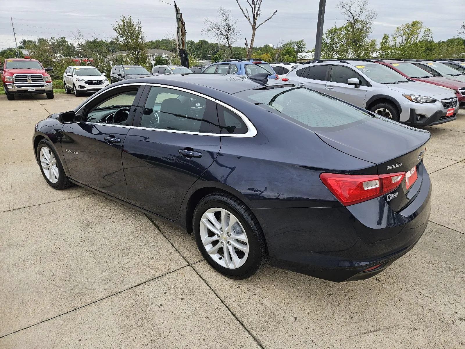 Used 2017 Chevrolet Malibu LT FWD image 8
