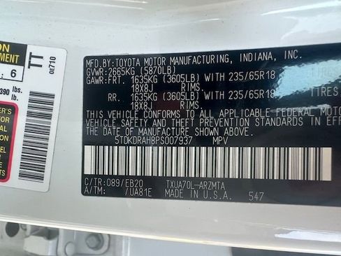 Used 2023 Toyota Highlander XLE image 29