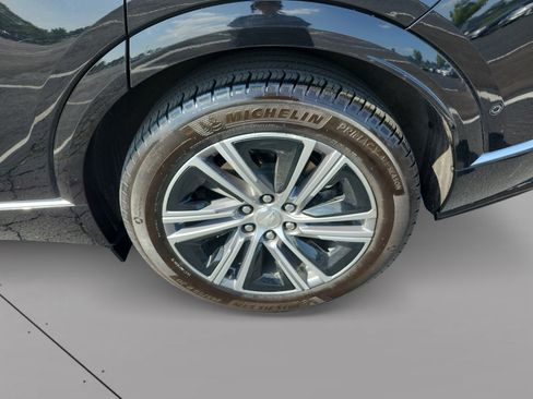 Used 2024 Cadillac Lyriq Luxury AWD/4WD image 14
