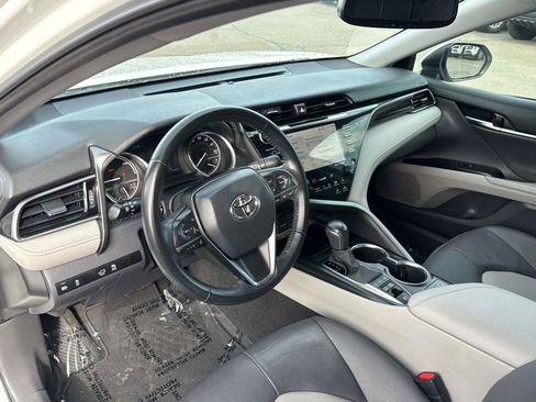 Used 2020 Toyota Camry XLE w/ Carpet Mat Package FWD image 10