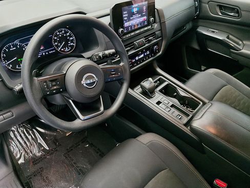 Used 2025 Nissan Pathfinder S FWD image 7