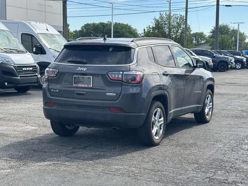 Used 2023 Jeep Compass Latitude w/ Convenience Group AWD/4WD image 4