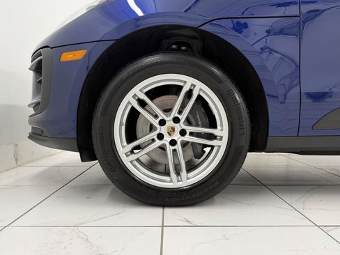 Certified 2025 Porsche Macan image 16