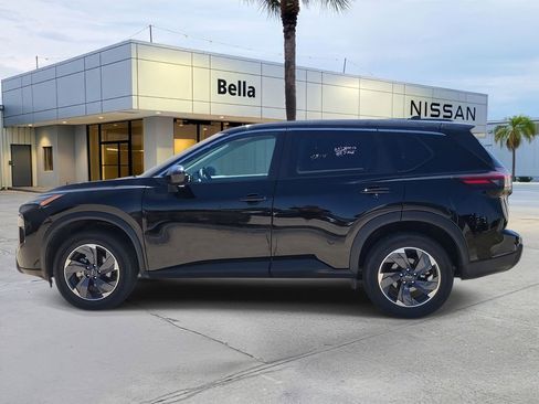 Used 2025 Nissan Rogue SV image 4