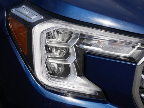 Used 2023 GMC Terrain SLT AWD/4WD image 16