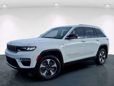 Used 2022 Jeep Grand Cherokee Limited 4xe w/ MOPAR Finishing Package AWD/4WD image 2