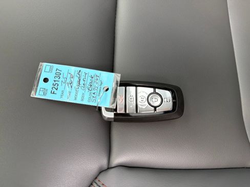 New 2025 Ford Expedition Active image 29